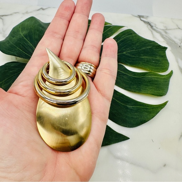 Vintage Mod Brooch Pin Oversized Big Geometric Sculptural Teardrop Gold Tone - Picture 1 of 11